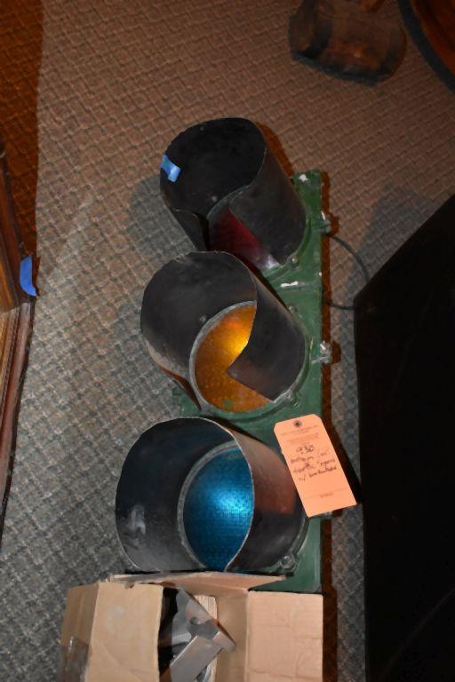 ANTIQUE CAST TRAFFIC SIGNAL WITH HARDWARE