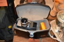 BELL AND HOWELL ZOOMATIC MAGAZIN 8mm CAMERA AND CASE