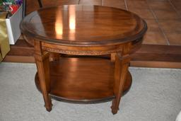 VINTAGE OVAL END TABLE W/BOTTOM SHELF, 19-3/4" X