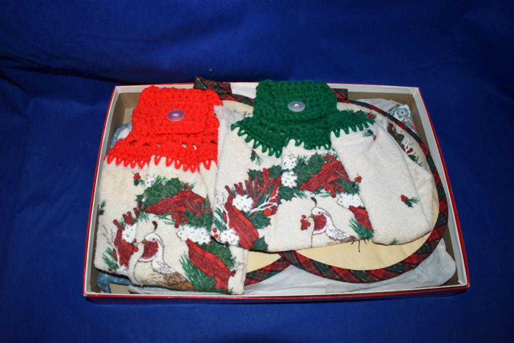 CHRISTMAS TOWELS & POT HOLDERS, QUAL PRINT