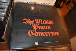 BOX W/12 VINYL RECORDS: MOZART