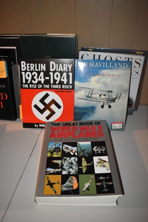 WW2 AIRCRAFT BOOKS: A PICTORIAL TRIBUTE/BAIN,
