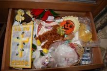 DRAWER W/HOLIDAY HAND CRAFTED ITEMS: CHRISTMAS,