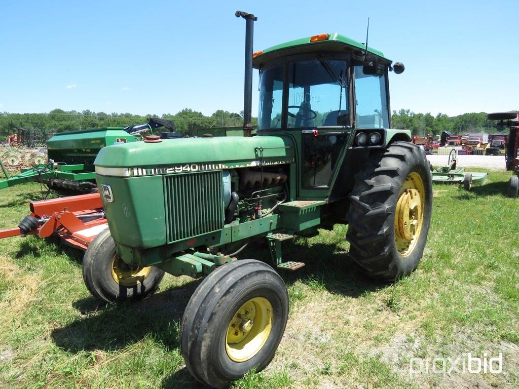 John Deere 2940 Tractor 1080 hours
