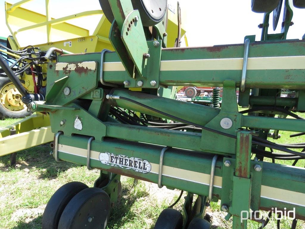 Wetherell 2700 Hydraulic folding applicator