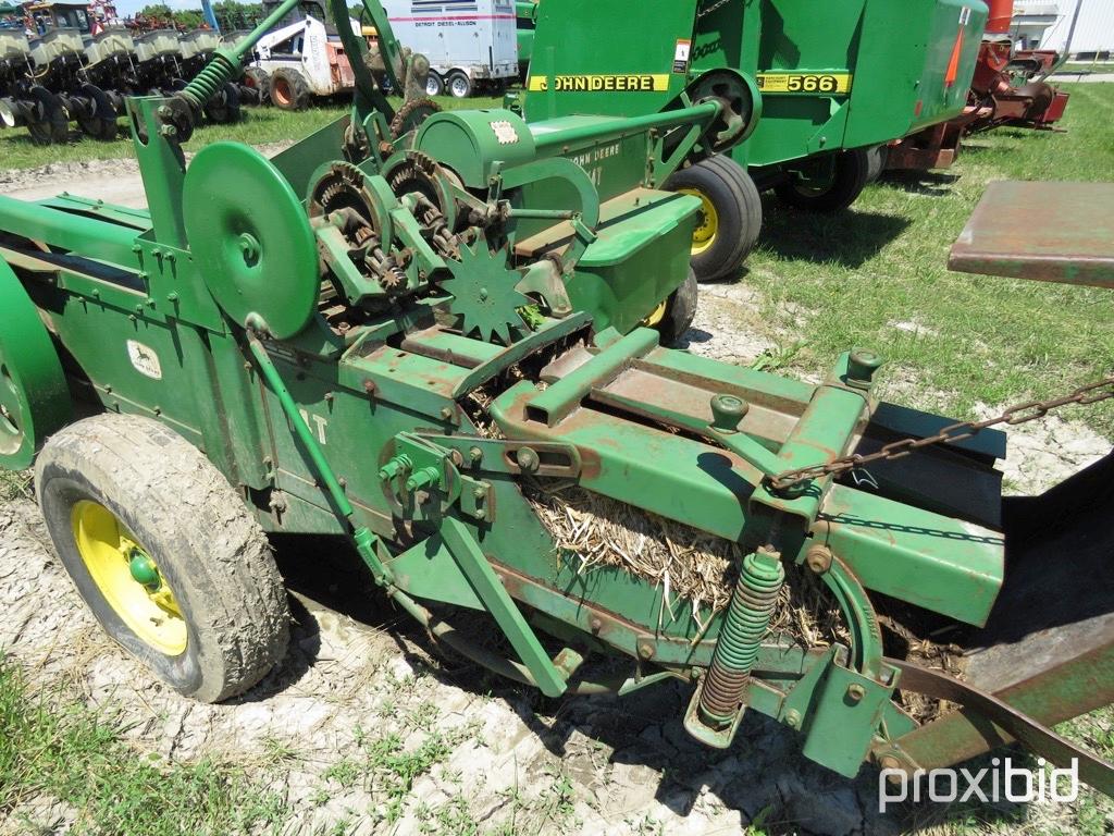 John Deere 14T square baler