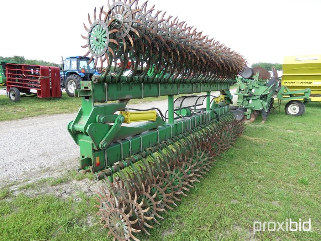 John Deere 400 Hydraulic folding 12R rotary Hoe