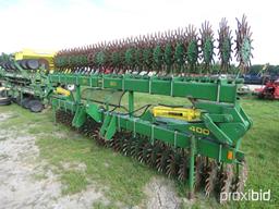 John Deere 400 Hydraulic folding 12R rotary Hoe