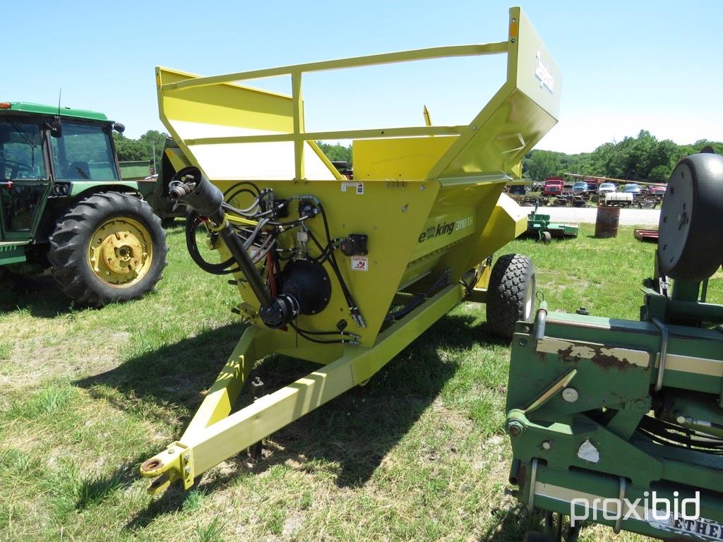 Degeleman 3110TR bale processor with grain tank