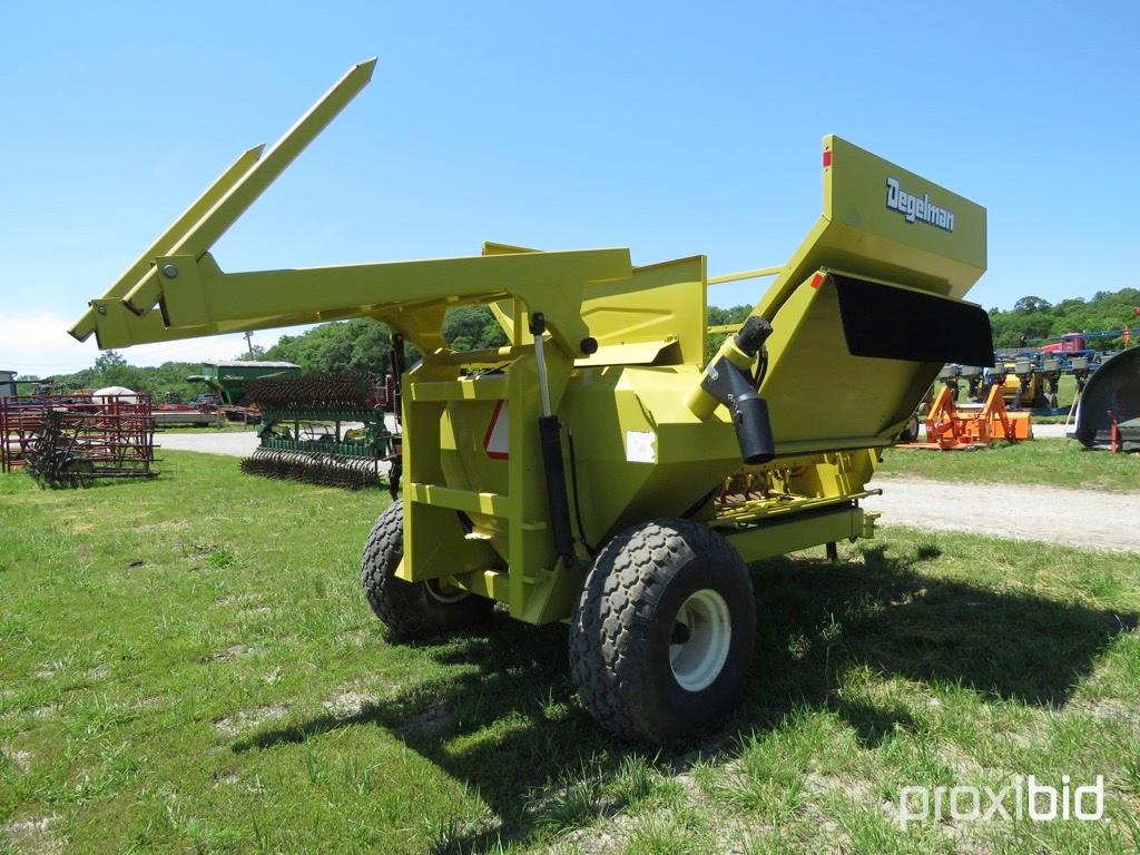 Degeleman 3110TR bale processor with grain tank