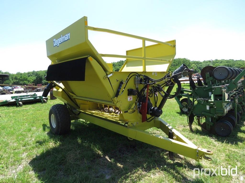 Degeleman 3110TR bale processor with grain tank