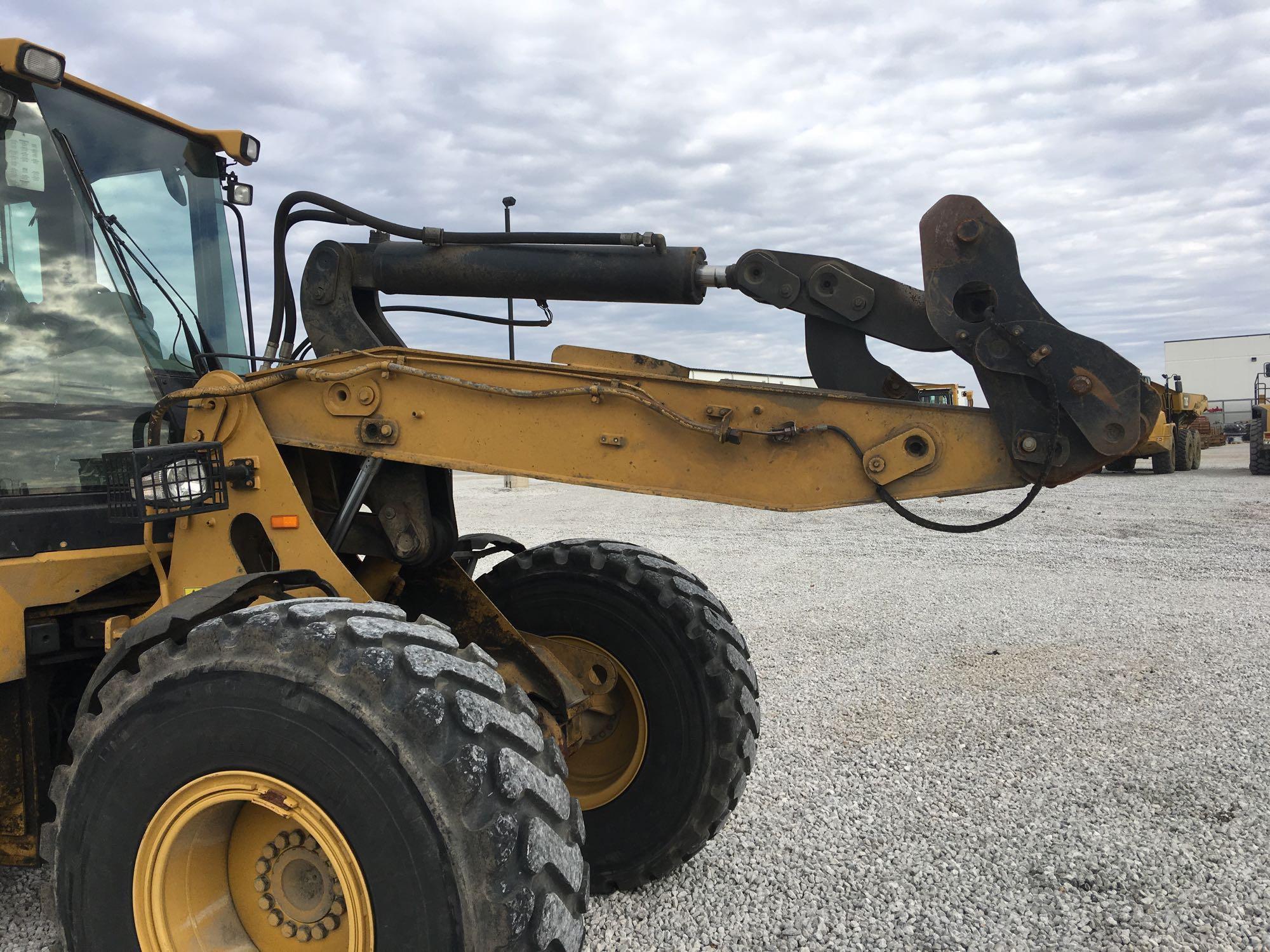 **UPDATE- BUCKET NOW INCLUDED!!2007 Catapillar 930 front loader