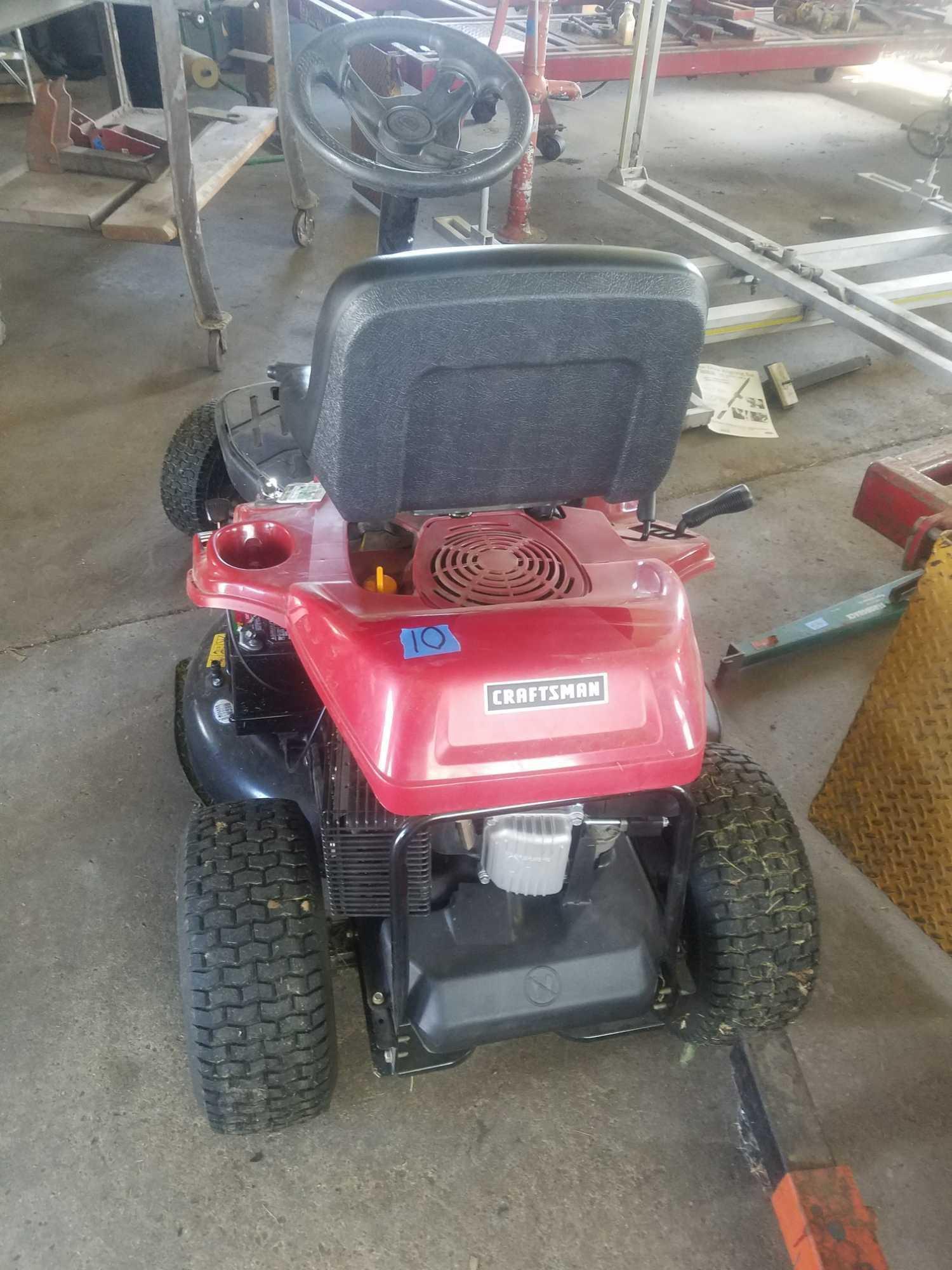 Craftsman riding lawn tractor R1000