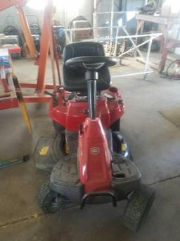 Craftsman riding lawn tractor R1000