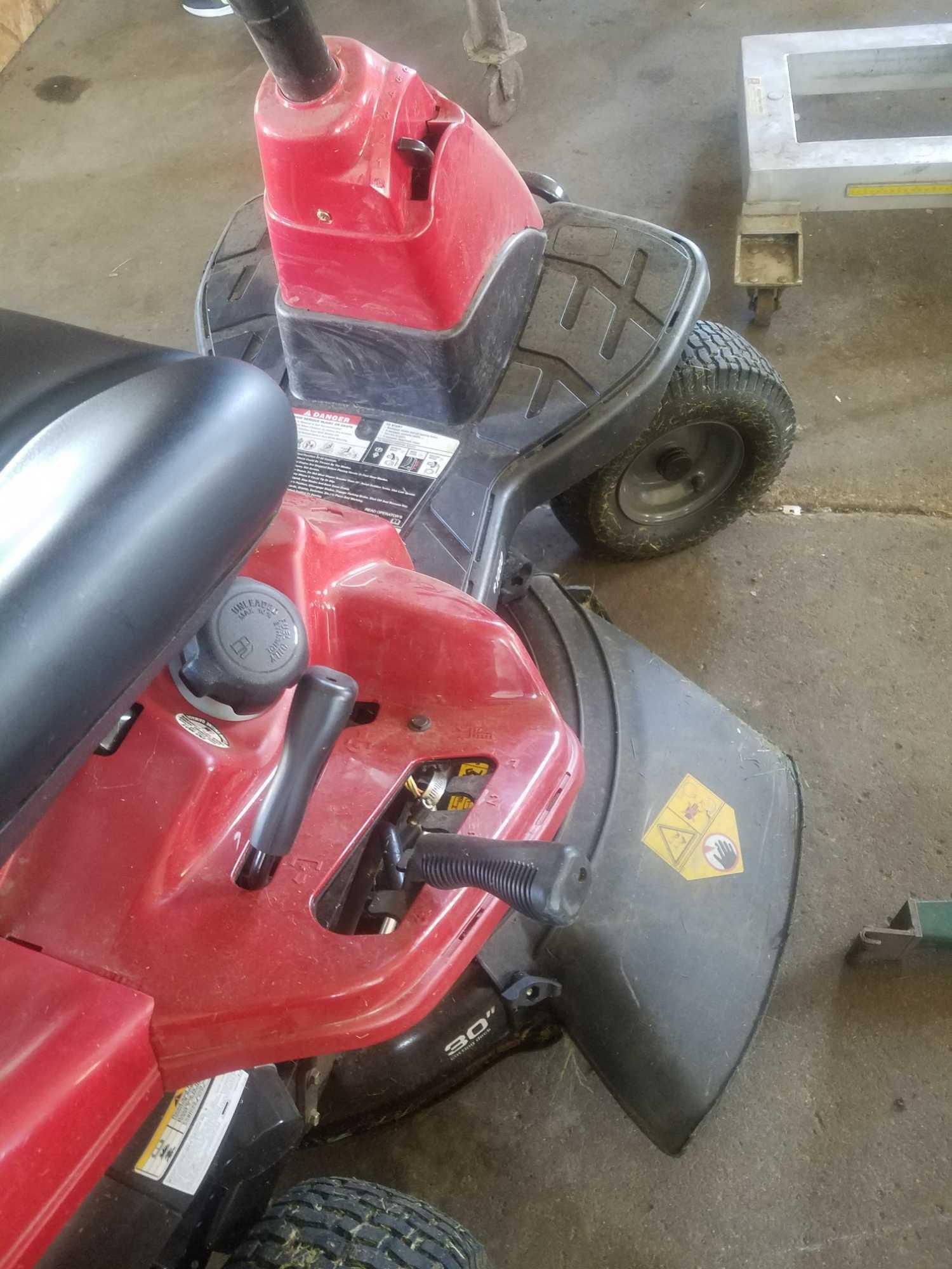 Craftsman riding lawn tractor R1000