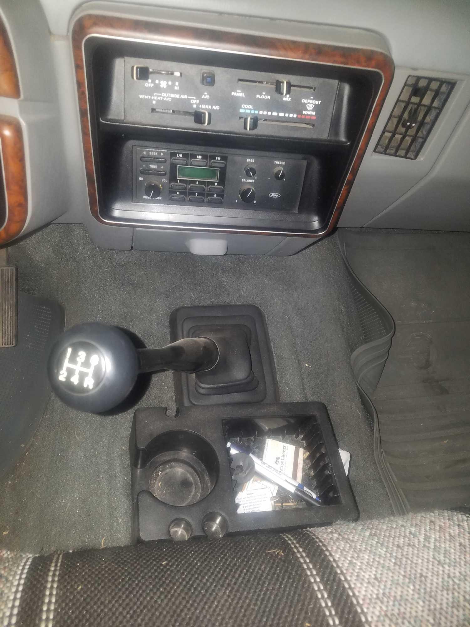 Ford F150 1988 XLT Lariat Manua Transmission truck