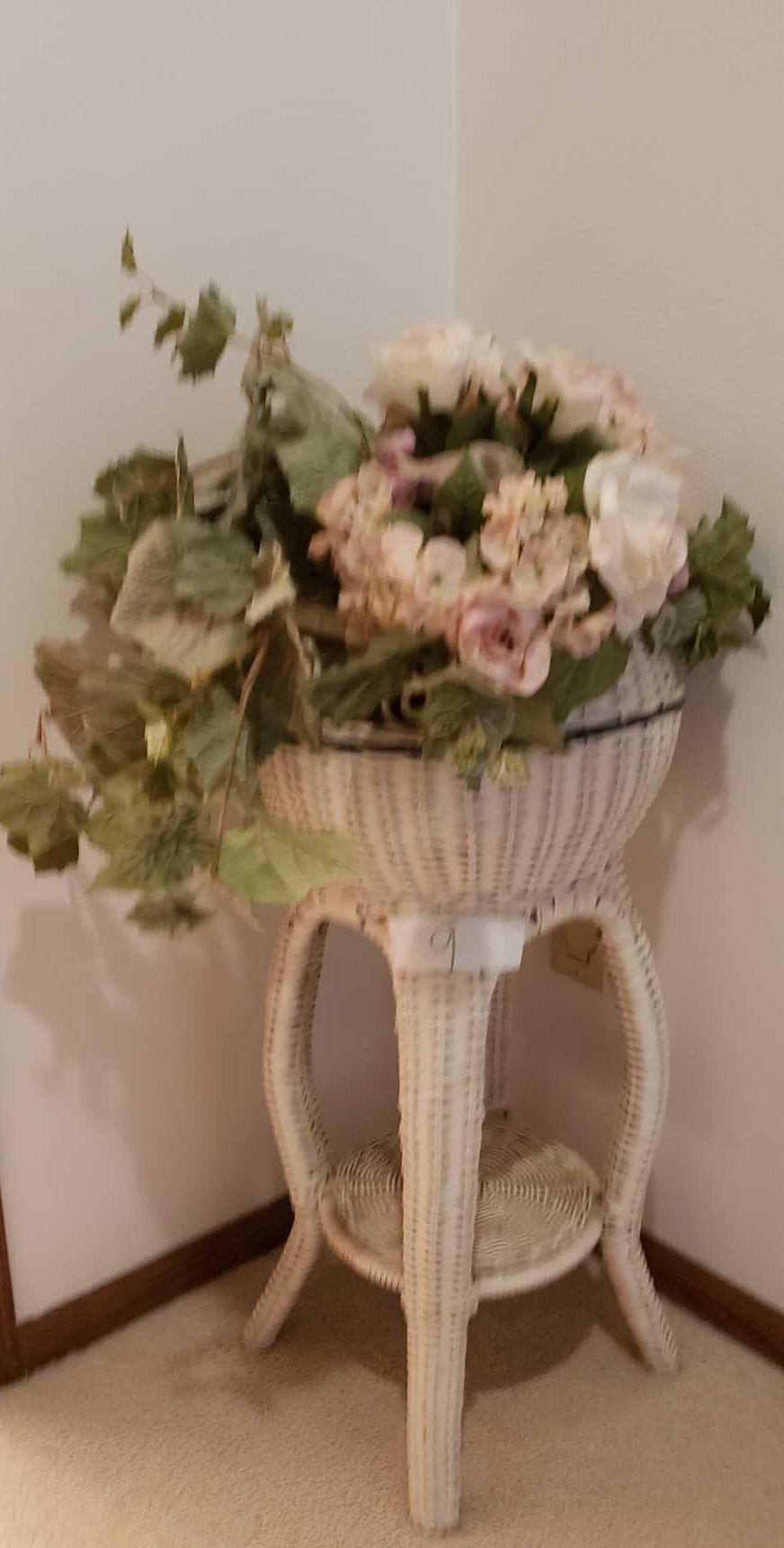 Wicker flower pot holder and plant