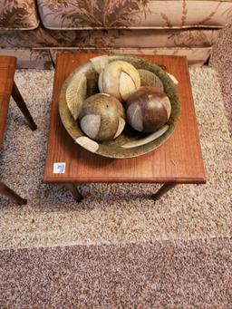 2 small end table with table decor