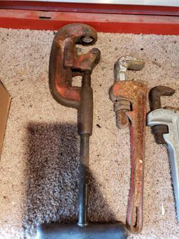 Pipe wrenchs and pipe cutter