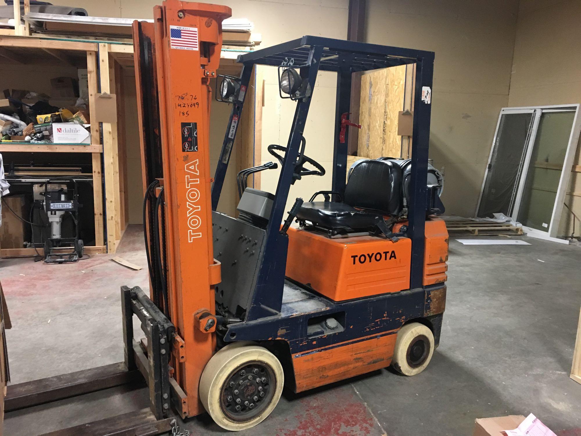 2005 Toyota Forklift 7xxx hrs runs great! With fork extensions.