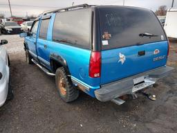 D10 1992 Chevrolet K2500 SUBURBAN 1GNGK26K3NJ335047 Blue Abandoned