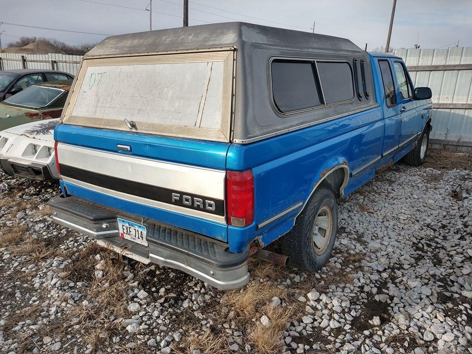 D70 1994 Ford F-150 1FTEX15Y7RKA64169 Illegal Park