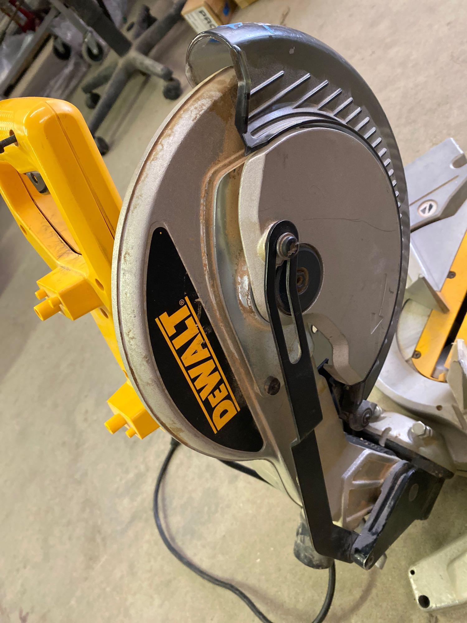 DeWALT Table Saw