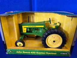 John Deere | 620 Tractor