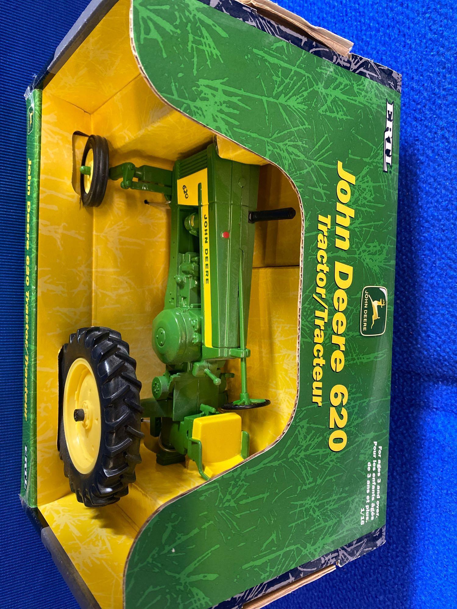 John Deere | 620 Tractor