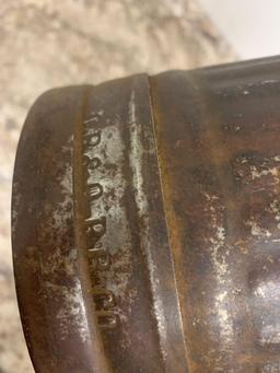 CB and ?RR co oil container