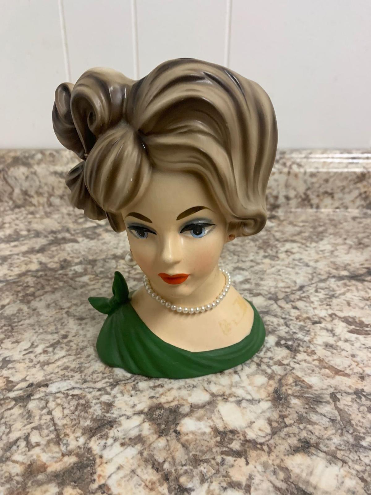 Napcoware C7294 Head vase missing 1 earring