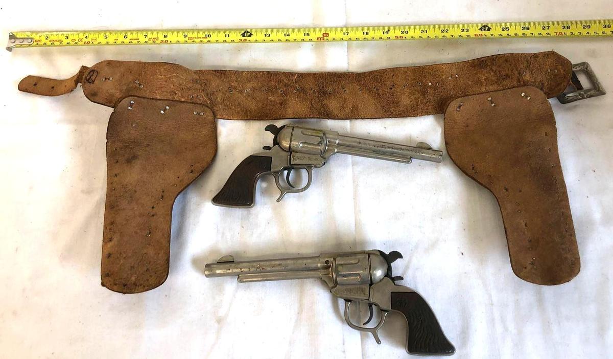 Dual western toy guns with belt