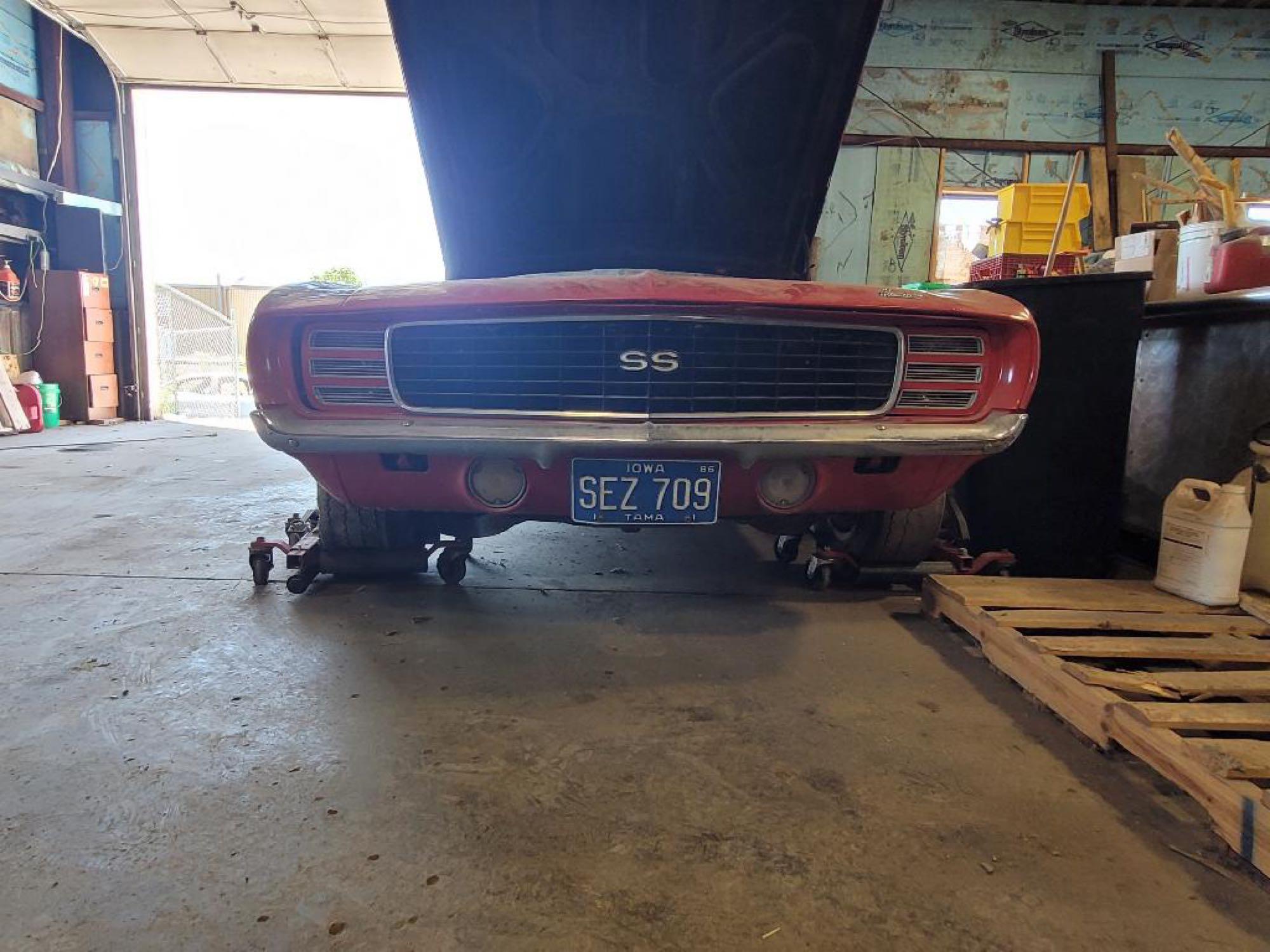 1969 Camaro SS No carb under air filter. Abandoned vehicle no keys