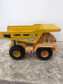 CATERPILLAR Dump truck