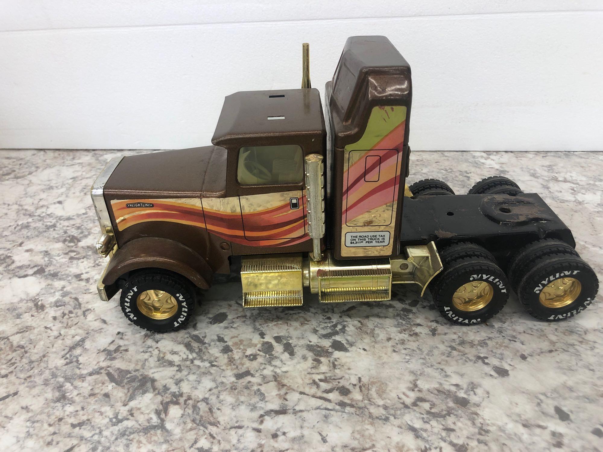 NYLINT GOLDEN EAGLE EXPRESS 18 WHEELER SEMI