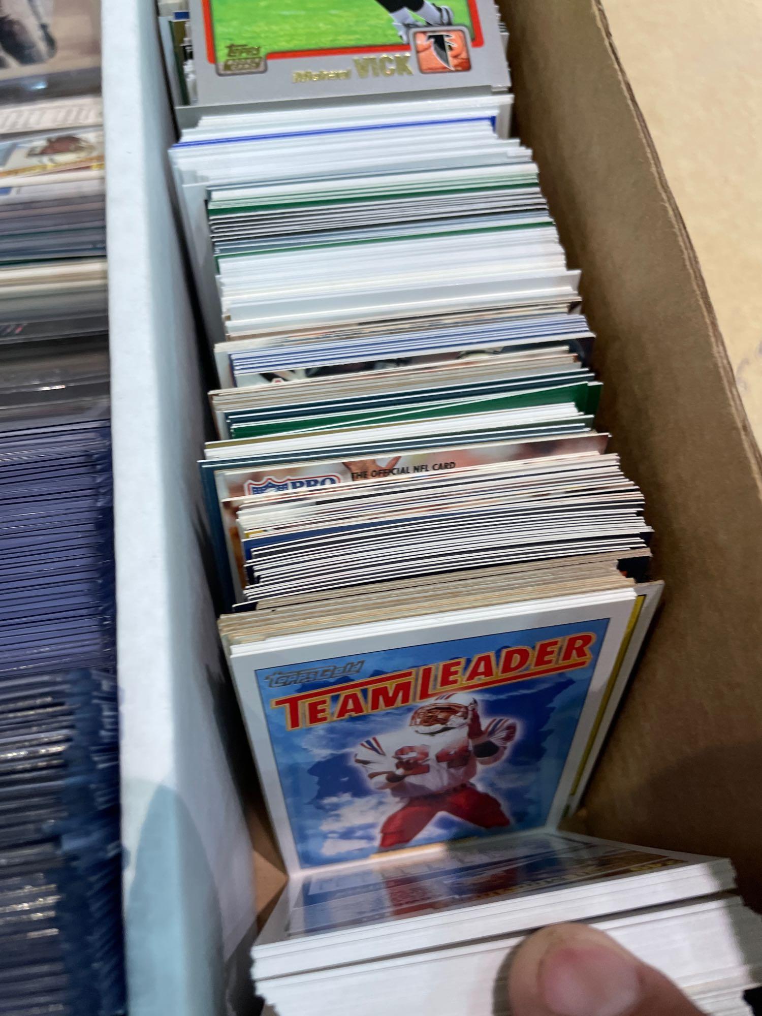 Assorted football cards unchecked