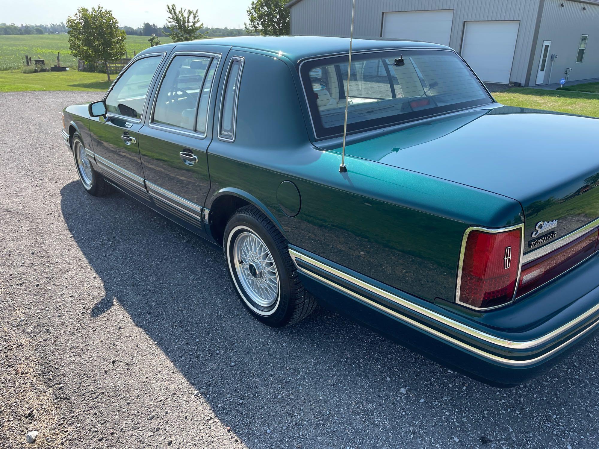 1993 Lincoln Town car Signature Series Jack Nicklaus V8 Overhead Cam 374xx Miles