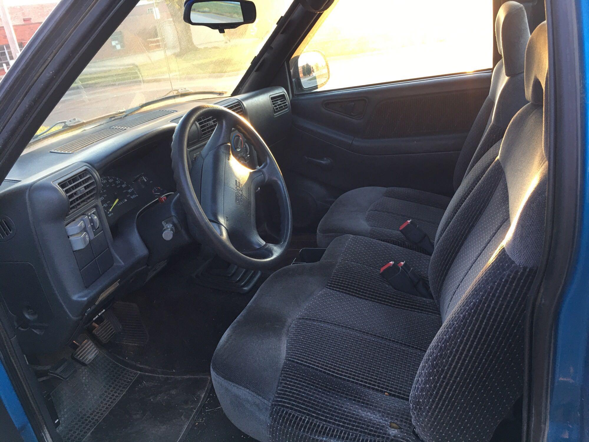 1994 GMC SONOMA 215k mikes stick shift, runs great, mechanical maintained