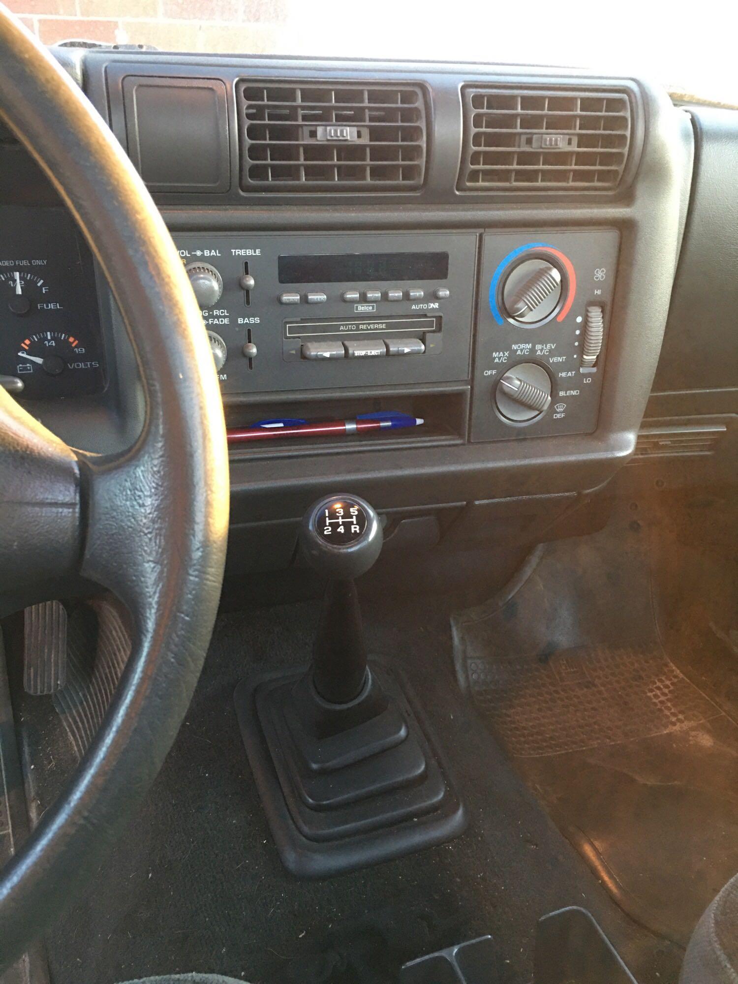 1994 GMC SONOMA 215k mikes stick shift, runs great, mechanical maintained