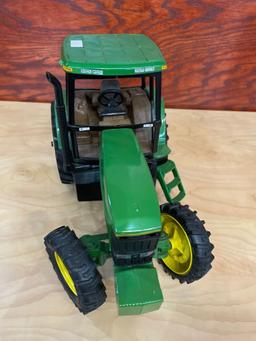 1/16th John Deere 7800 Tractor Employee Edition