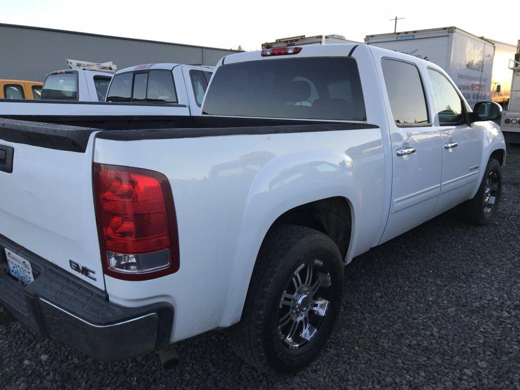 2011 GMC Sierra Crew Cab Pickup