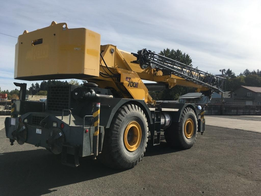 2005 Grove RT700E 4 x 4 Rough Terrain Crane