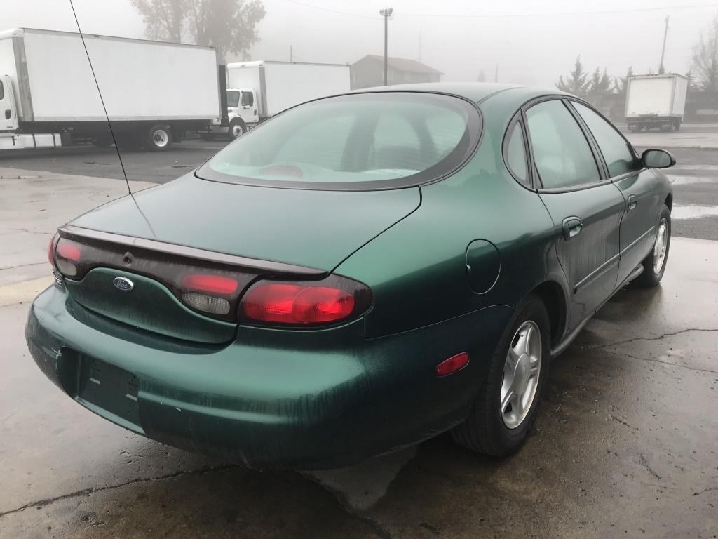 1999 Ford Taurus SE Sedan