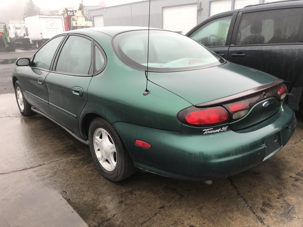 1999 Ford Taurus SE Sedan