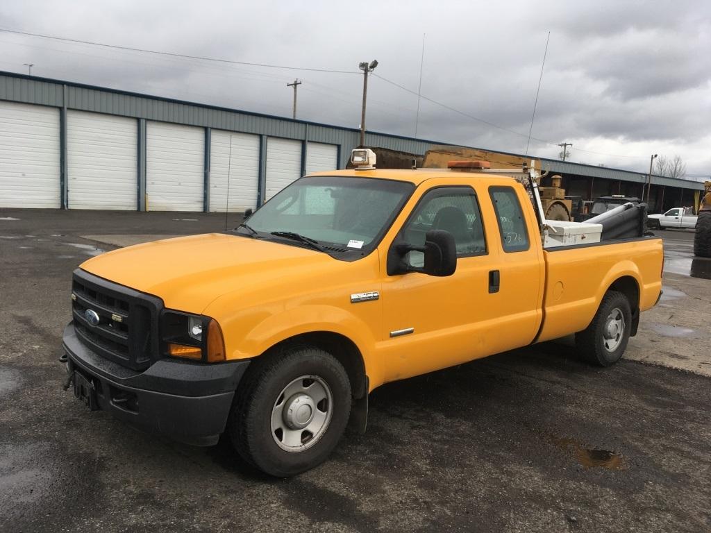 2006 Ford F250 XL Extra Cab Pickup