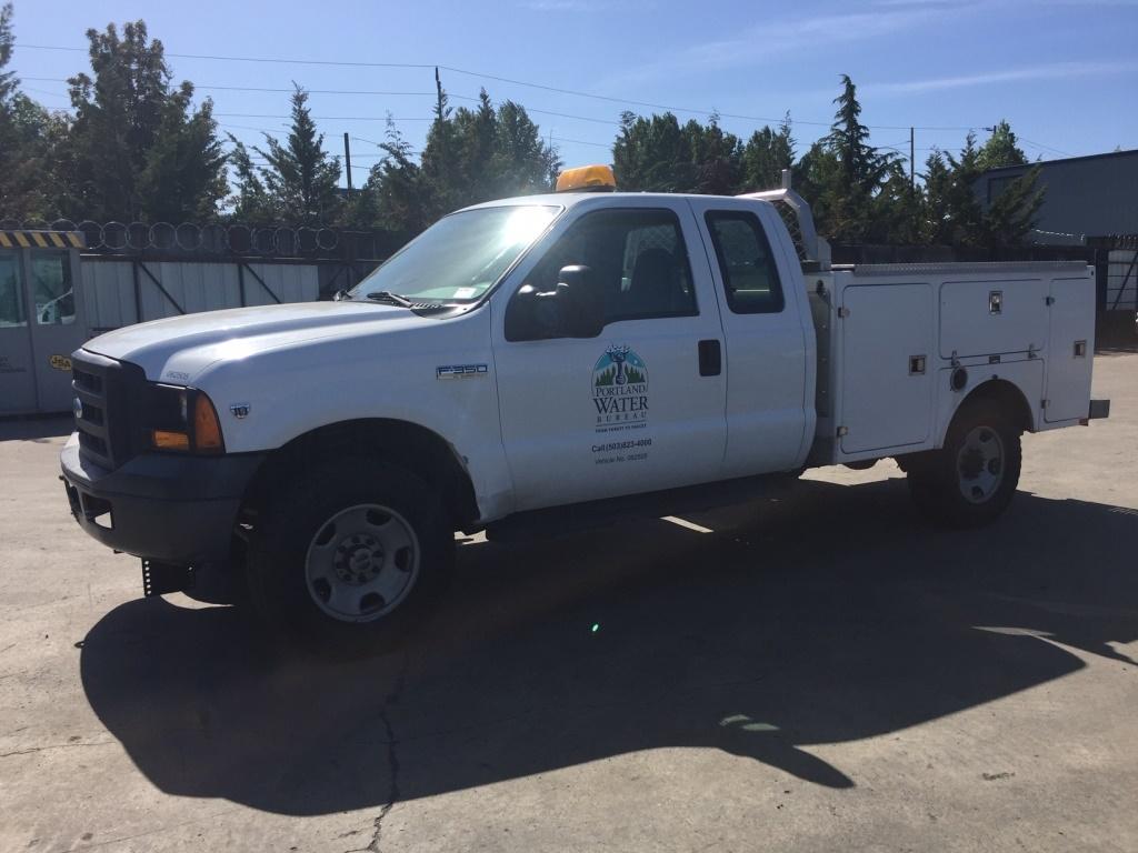 2006 Ford F350 XL SD 4x4 Extra Cab Utility Truck