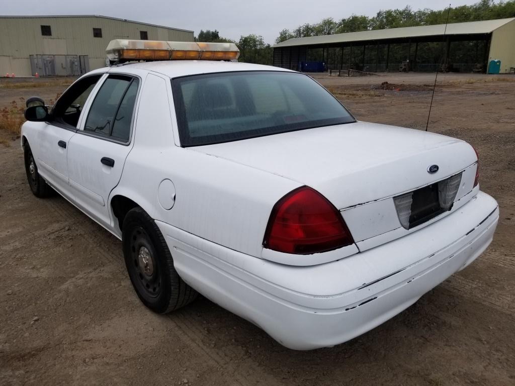 2005 Ford Crown Victoria Sedan