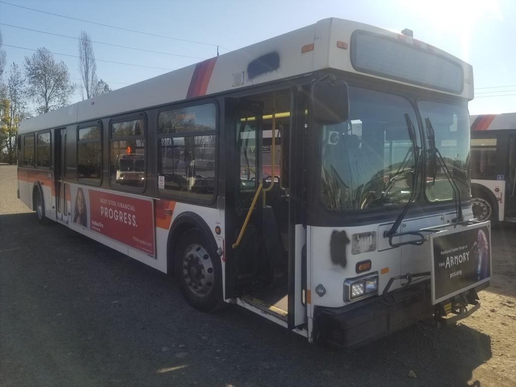 2000 New Flyer D40LF Transit Bus