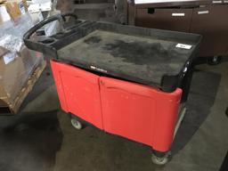 Rubbermaid Trademaster Rolling Chest