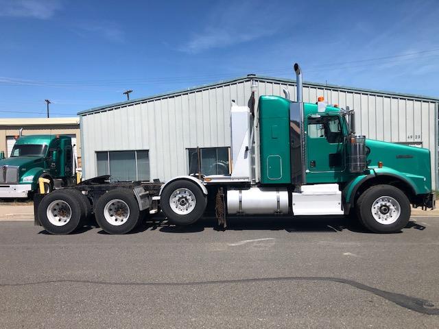 2017 Kenworth T800 Tri-Axle Lowboy Truck